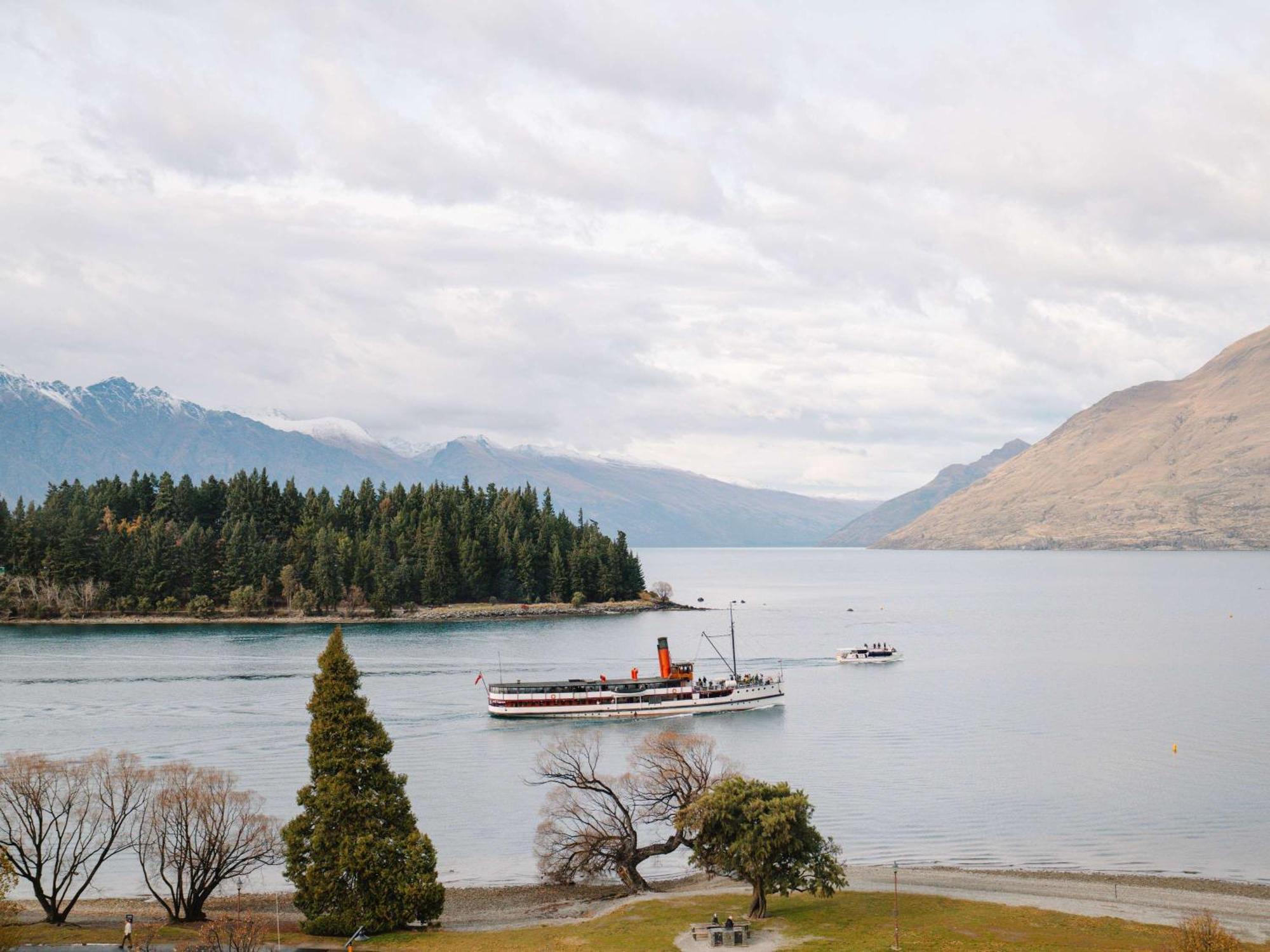 Hotel St Moritz Queenstown - Mgallery By Sofitel Exteriör bild The ferry on Lake Te Anau
