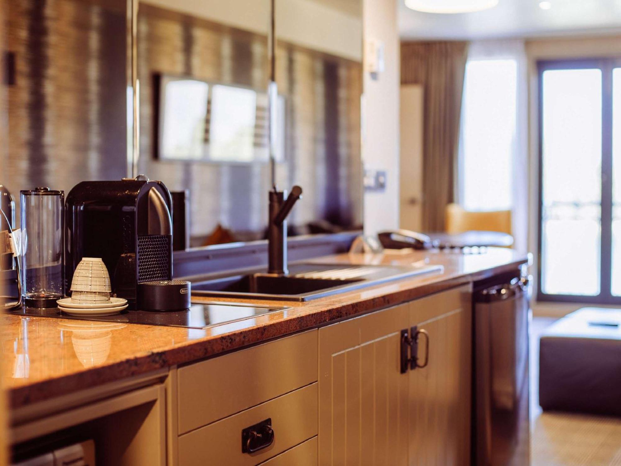 Hotel St Moritz Queenstown - Mgallery By Sofitel Exteriör bild A Nespresso machine in a hotel room